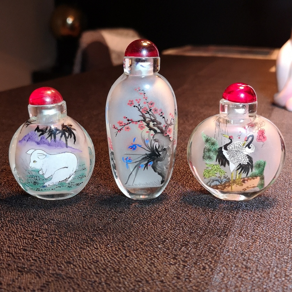 Fantastic Vintage Set of 3 Reverse-Painted Glass Art Snuff Bottles Red Stoppers